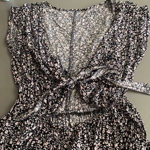 Floral peep hole flowy dress